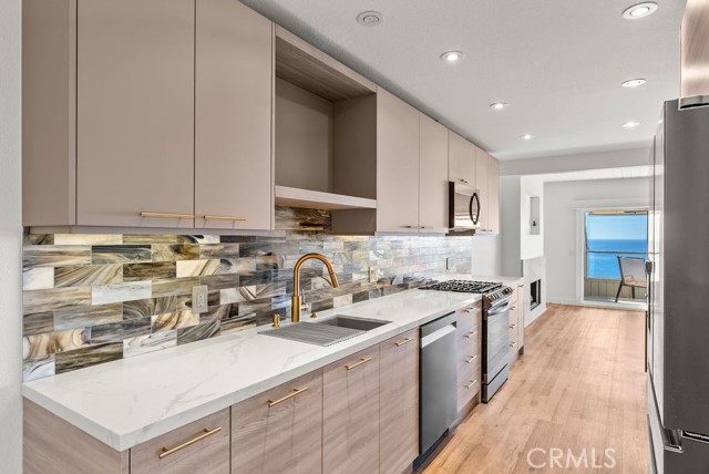 Detail Gallery Image 12 of 44 For 21751 Ocean Vista Dr, Laguna Beach,  CA 92651 - 3 Beds | 2/1 Baths