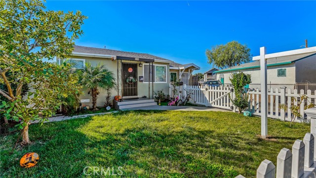 Detail Gallery Image 2 of 13 For 6546 6546 Foster Bridge Blvd, Bell Gardens,  CA 90201 - 3 Beds | 1 Baths