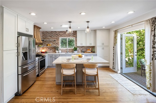 Detail Gallery Image 13 of 40 For 2317 Walgrove, Los Angeles,  CA 90066 - 4 Beds | 3 Baths