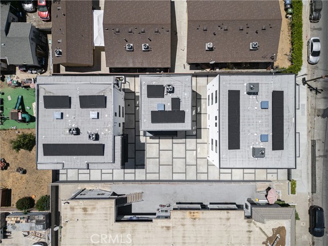 Detail Gallery Image 5 of 34 For 6700 Kester Ave #2,  Van Nuys,  CA 91405 - 5 Beds | 5 Baths