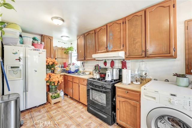 1000 S Gage, East Los Angeles CA: https://media.crmls.org/medias/c3e6769d-f992-42ae-8797-d6f8c331e3c8.jpg