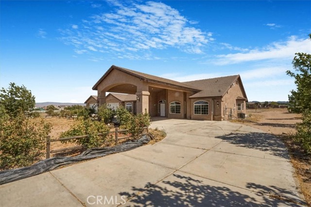 12771 Elm Street, Oak Hills CA: https://media.crmls.org/medias/c3e699aa-6482-43c3-9c3f-586c70643264.jpg