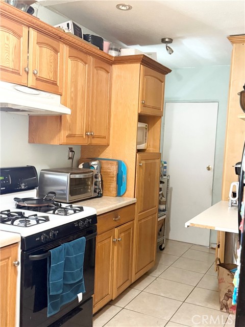 516 N Brand Boulevard, San Fernando CA: https://media.crmls.org/medias/c3e6dc5b-9c50-4bf4-9d5b-536aa41c0b51.jpg