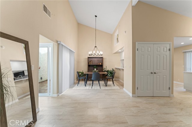 2095 Wetstone Court, Thousand Oaks CA: https://media.crmls.org/medias/c3e6e173-e7cb-48b6-828e-7f8992972cfc.jpg