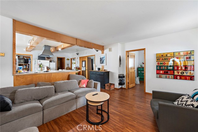 1532 Miramar Drive, Newport Beach CA: https://media.crmls.org/medias/c3e7bc51-3691-4fe5-82c6-7f2a95761b88.jpg