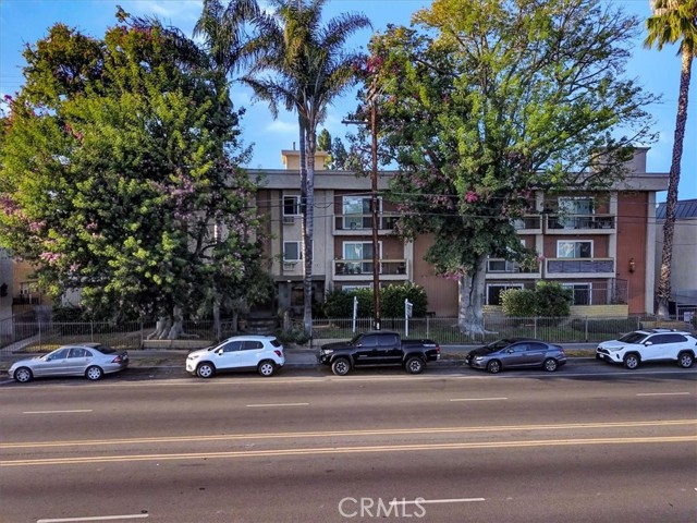 Detail Gallery Image 2 of 28 For 20327 Saticoy St #202,  Winnetka,  CA 91306 - 1 Beds | 1 Baths