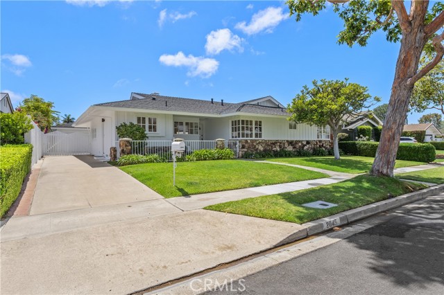 2045 Commodore Road, Newport Beach CA: https://media.crmls.org/medias/c3e92b2f-26e2-4b67-bb47-56f1fc849362.jpg