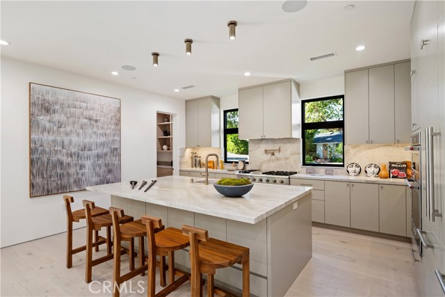 10840 Queensland, Los Angeles CA: https://media.crmls.org/medias/c3e9ba13-b1d7-43f4-ae92-7948385e8eff.jpg