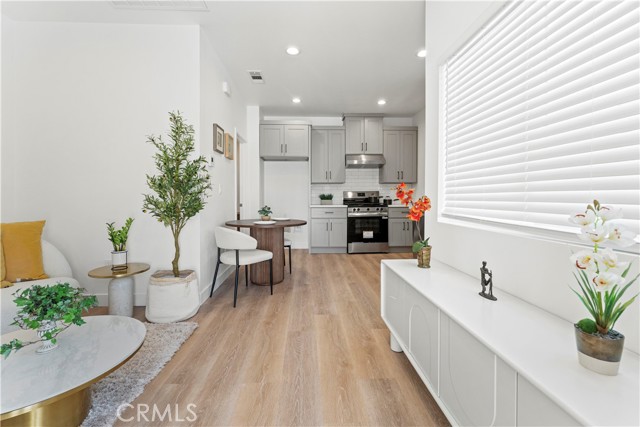 Detail Gallery Image 4 of 14 For 13158 Cedar St, Westminster,  CA 92683 - 2 Beds | 2 Baths