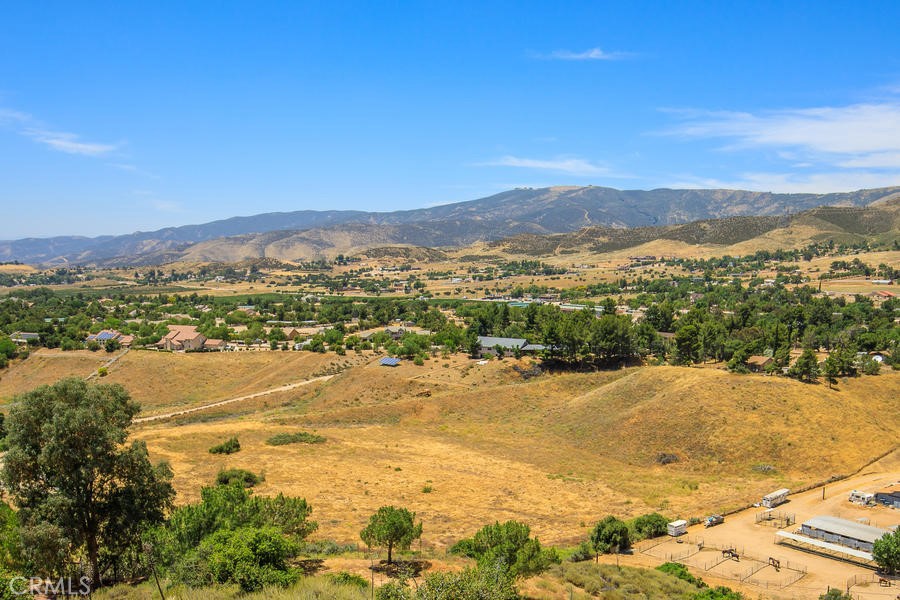 https://media.crmls.org/medias/c3ea9756-9d75-4efe-9aa8-8a6083bf4fb7.jpg?preset=X-Large