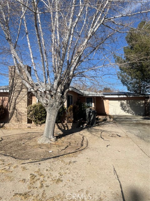 Detail Gallery Image 4 of 12 For 1121 W Avenue J8, Lancaster,  CA 93534 - 3 Beds | 2 Baths