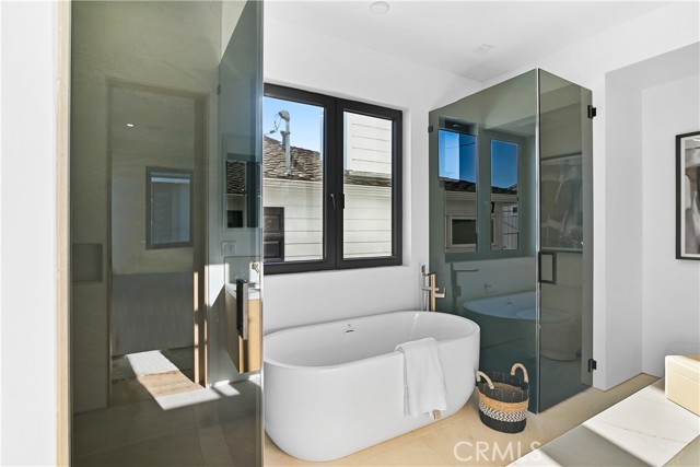 Detail Gallery Image 14 of 22 For 604 Narcissus Ave #1/2,  Corona Del Mar,  CA 92625 - 2 Beds | 2/1 Baths