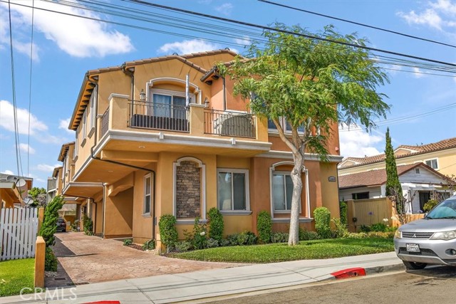 2409 Rockefeller Lane, Redondo Beach, California 90278, 4 Bedrooms Bedrooms, ,3 BathroomsBathrooms,Residential,Sold,Rockefeller,SB23118431