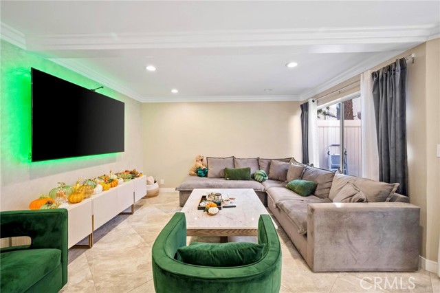 Detail Gallery Image 3 of 22 For 7924 Woodman Ave #78,  Panorama City,  CA 91402 - 2 Beds | 2 Baths