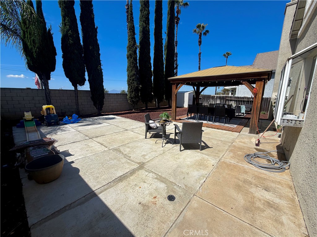 https://media.crmls.org/medias/c3ec0694-0484-4cd8-bee0-4149a6d94754.jpg?preset=X-Large