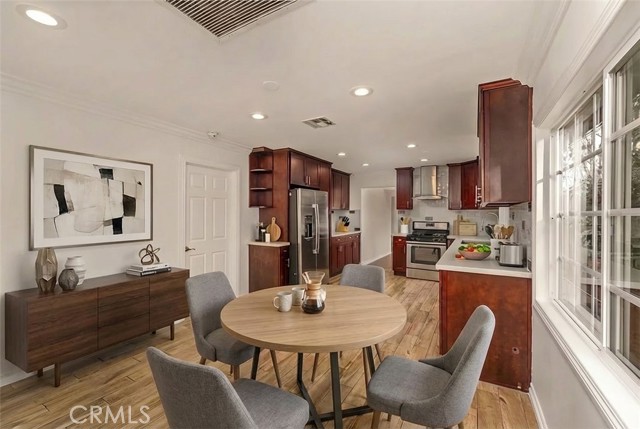 Detail Gallery Image 10 of 33 For 22020 Buena Ventura, Woodland Hills,  CA 91364 - 3 Beds | 2 Baths