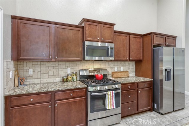 Detail Gallery Image 9 of 33 For 6808 W Lucas Dr, Fresno,  CA 93722 - 3 Beds | 2 Baths
