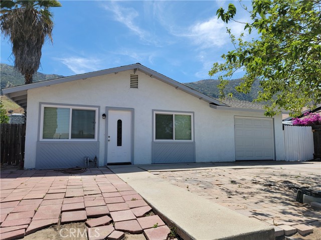 Detail Gallery Image 2 of 15 For 15475 Shadow Mountain Ln, Lake Elsinore,  CA 92530 - 3 Beds | 2 Baths