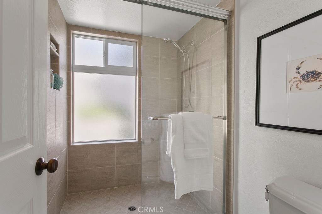 https://media.crmls.org/medias/c3edcda1-15e8-4b6d-84d6-b40c82feec2f.jpg?preset=X-Large
