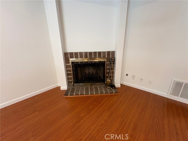 21551 Burbank Boulevard, Woodland Hills CA: https://media.crmls.org/medias/c3eeb78b-0b32-4cbc-b4c4-5b1cbf216182.jpg