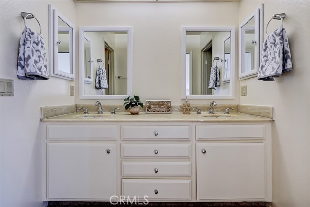 17 Seaview Drive, Rolling Hills Estates, California 90274, 3 Bedrooms Bedrooms, ,3 BathroomsBathrooms,Residential,Sold,Seaview,PV22055833