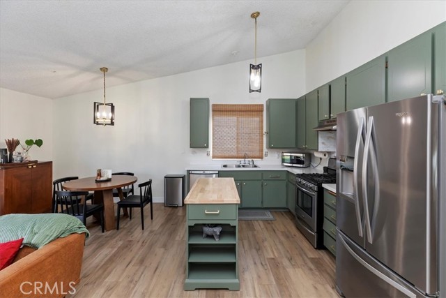 10750 Hollenbeck Drive, Riverside CA: https://media.crmls.org/medias/c3efdc15-1e0a-4040-9321-83764a9d383f.jpg