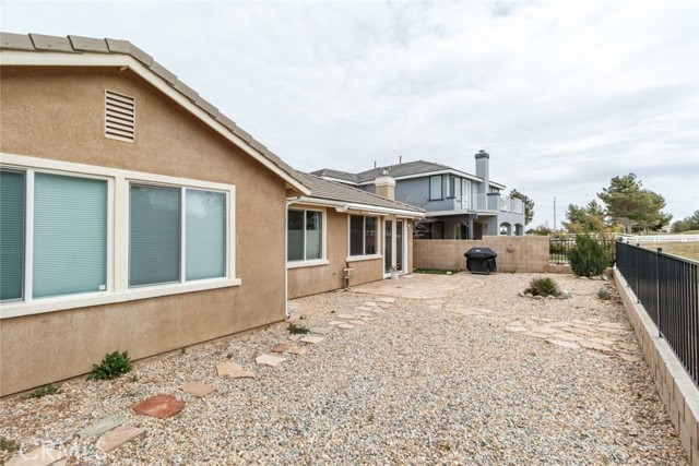 4108 Club Vista Drive, Palmdale CA: https://media.crmls.org/medias/c3f0bf27-8041-4253-9755-05dc3243bc98.jpg