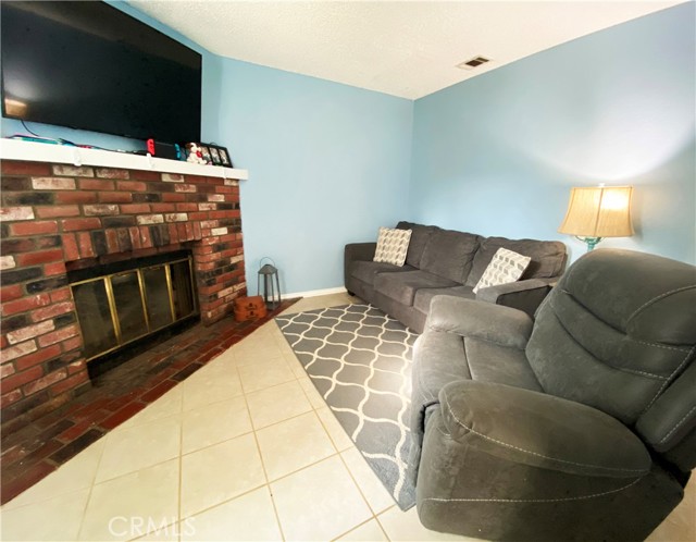 Detail Gallery Image 10 of 21 For 15505 Sandhurst St, Fontana,  CA 92336 - 3 Beds | 2 Baths