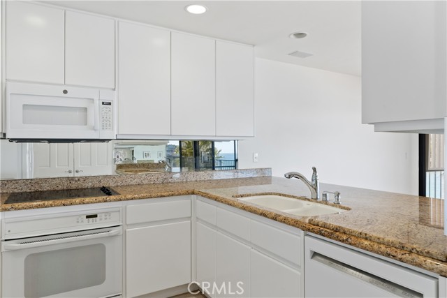 Detail Gallery Image 14 of 50 For 31423 Coast Hwy #15,  Laguna Beach,  CA 92651 - 2 Beds | 2 Baths