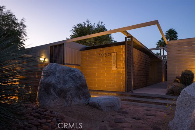 1950 E Desert Palms Drive, Palm Springs CA: https://media.crmls.org/medias/c3f201f8-f950-4d93-826e-866967dd036c.jpg