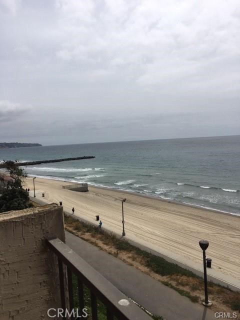 555 Esplanade, Redondo Beach CA: https://media.crmls.org/medias/c3f2b9f8-fd1c-49f0-a174-bef5ac96ecd6.jpg