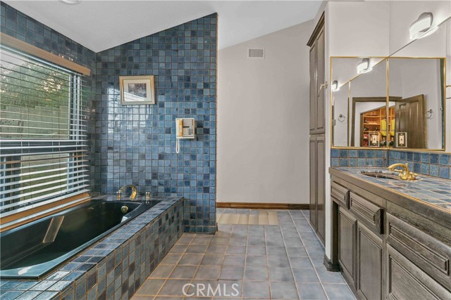 3225 Yardley Place, Simi Valley CA: https://media.crmls.org/medias/c3f2de65-aba2-4156-9e71-3a14ee34cca1.jpg