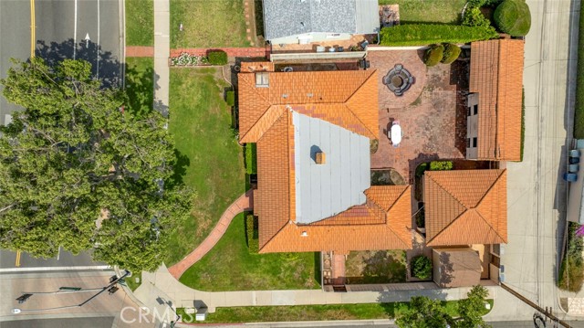 1422 W Riverside Drive, Burbank CA: https://media.crmls.org/medias/c3f31a9b-b67e-402a-b787-e1273a89cc3f.jpg