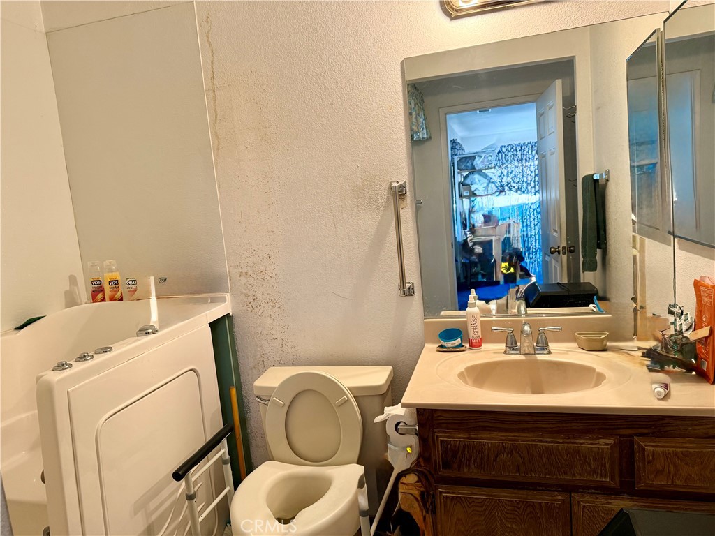 https://media.crmls.org/medias/c3f53624-1378-421f-b29d-a79d3570d41f.jpg?preset=X-Large