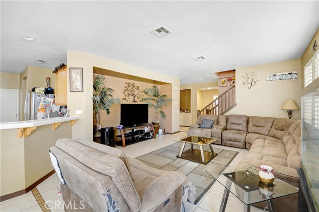 Detail Gallery Image 3 of 16 For 1053 Indiangrass Dr, Hemet,  CA 92545 - 5 Beds | 2/1 Baths
