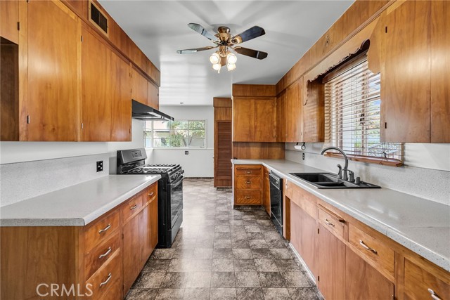 Detail Gallery Image 5 of 26 For 4389 Brentwood Ave, Riverside,  CA 92506 - 3 Beds | 2 Baths