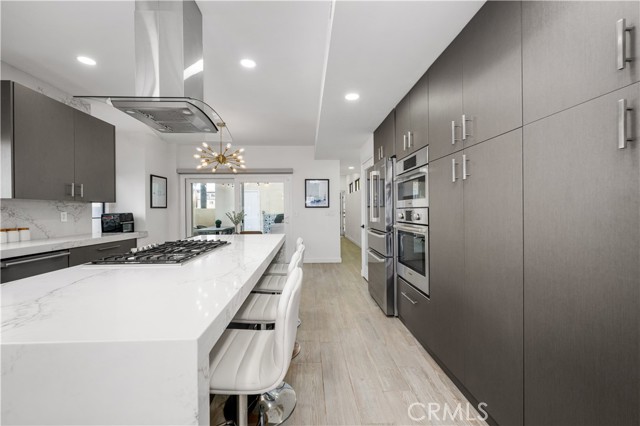 Detail Gallery Image 9 of 32 For 122 21st St, Huntington Beach,  CA 92648 - 3 Beds | 5/1 Baths