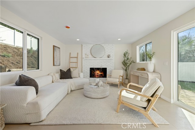 Detail Gallery Image 2 of 28 For 18640 Kimbrough St, Canyon Country,  CA 91351 - 3 Beds | 2 Baths