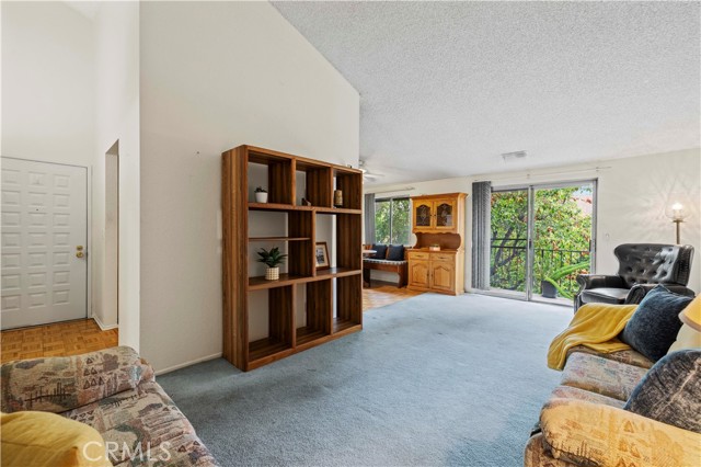 Detail Gallery Image 5 of 27 For 7439 Woodman Ave. #35,  Van Nuys,  CA 91405 - 2 Beds | 1 Baths