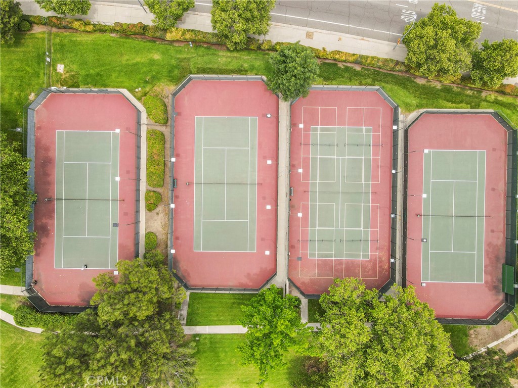 https://media.crmls.org/medias/c3fc1a8c-a1b5-45b4-b76b-7039fb9e82fc.jpg?preset=X-Large