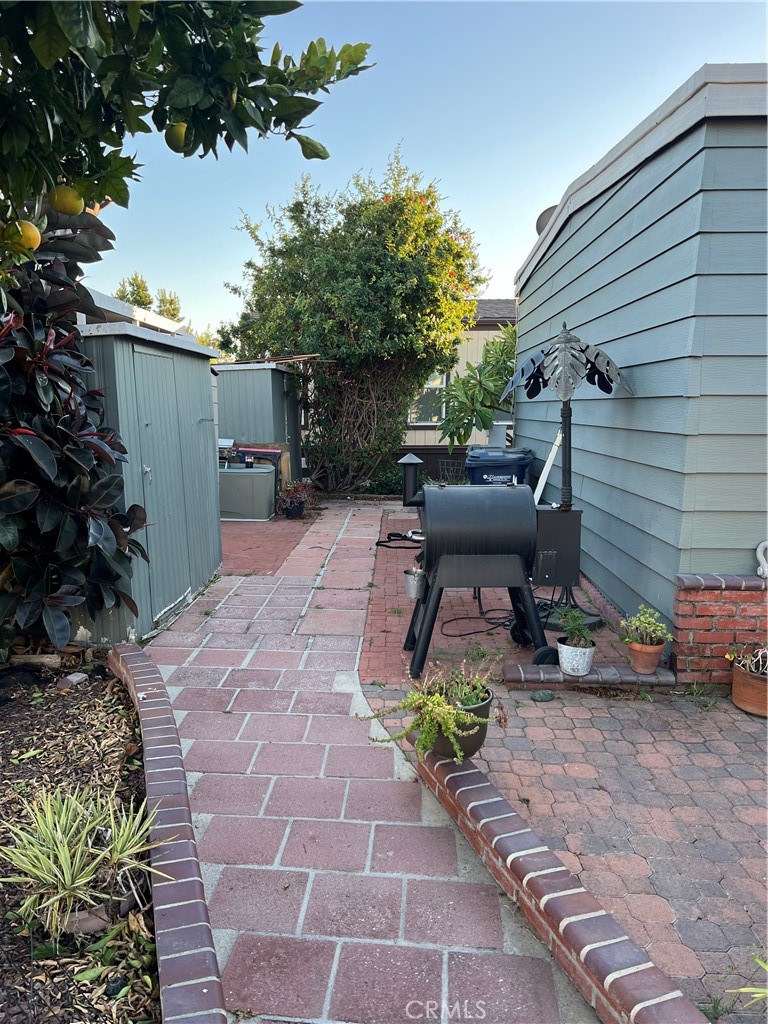 MLS #OC25009720 img 4