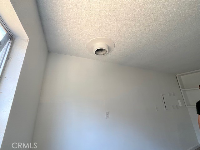 https://media.crmls.org/medias/c3fcd83c-d777-4f83-afc6-393a1005c002.jpg?preset=X-Large
