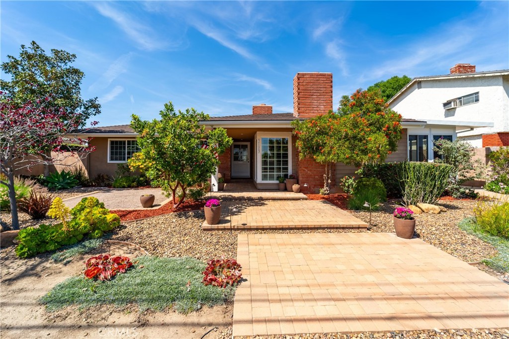 3123 E La Veta Avenue