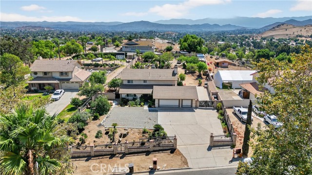 Detail Gallery Image 2 of 51 For 10728 Valley Dr, Riverside,  CA 92505 - 4 Beds | 2/1 Baths