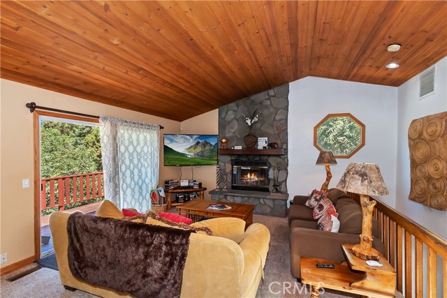 1134 Siskiyou Drive, Big Bear Lake CA: https://media.crmls.org/medias/c40078d3-b517-4c9e-b9f5-5ff9b7b15ec5.jpg