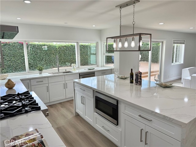 Detail Gallery Image 3 of 32 For 23032 Sonoita, Mission Viejo,  CA 92691 - 5 Beds | 3 Baths