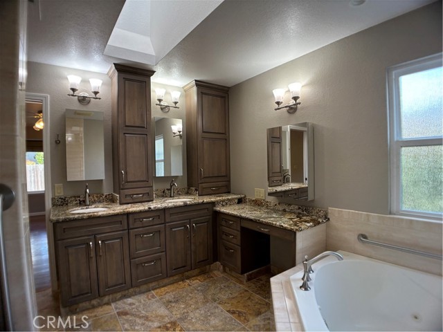 Detail Gallery Image 24 of 42 For 1941 La Costa Ct, Merced,  CA 95340 - 3 Beds | 2 Baths