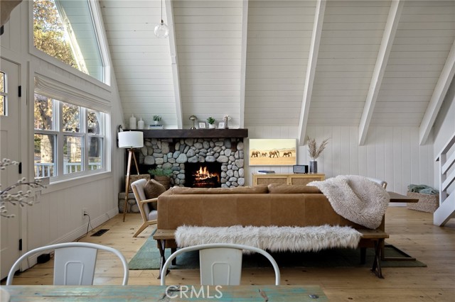 Detail Gallery Image 22 of 51 For 987 Tirol Ln, Lake Arrowhead,  CA 92352 - 3 Beds | 2 Baths