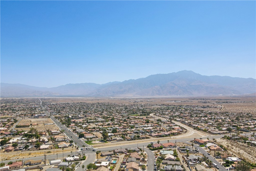 https://media.crmls.org/medias/c4024758-5105-4bcf-b4f2-b356b35c6388.jpg?preset=X-Large