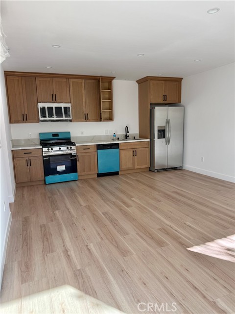 Detail Gallery Image 2 of 8 For 20407 Strathern #20409,  Winnetka,  CA 91306 - 1 Beds | 1 Baths